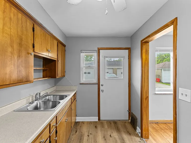 723 Village Dr — Photo 13