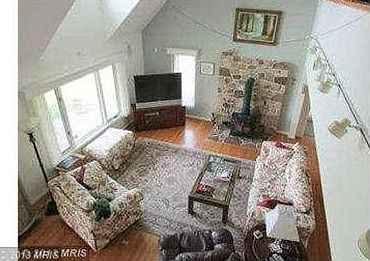 Vaulted ceiling, view from loft area