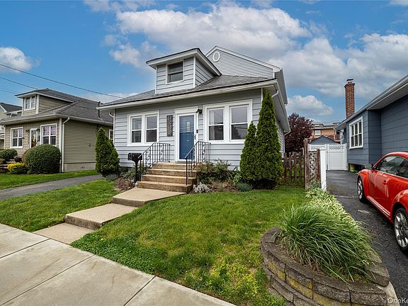 3rd image of 3016 Roxbury Road