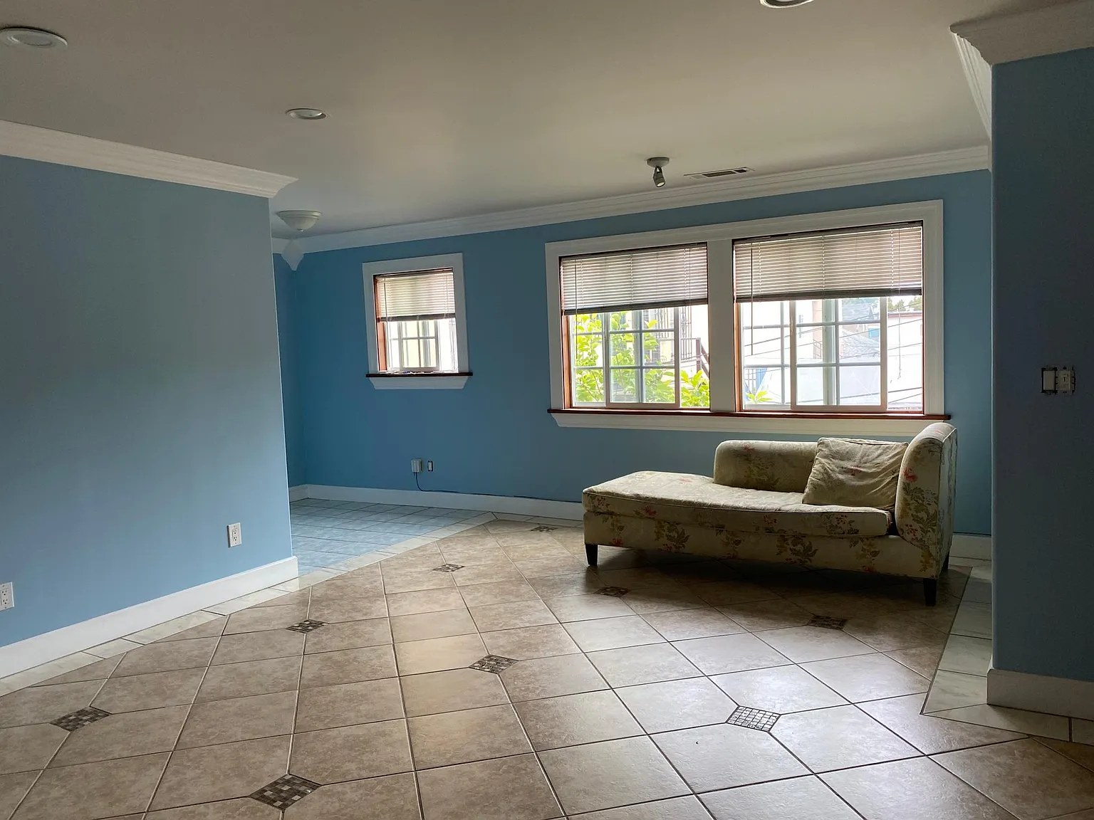 4541 Saint Elmo Dr — Photo 3