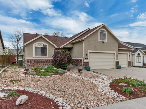 877 N Fox Run Dr E, Tooele, UT 84074
