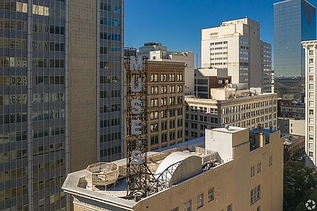 BuildingPhoto (8)