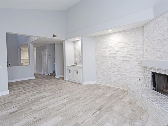 4th image of 4351 Park Arroyo #25