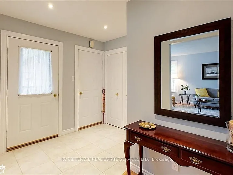 112 Bruce St S — Photo 3