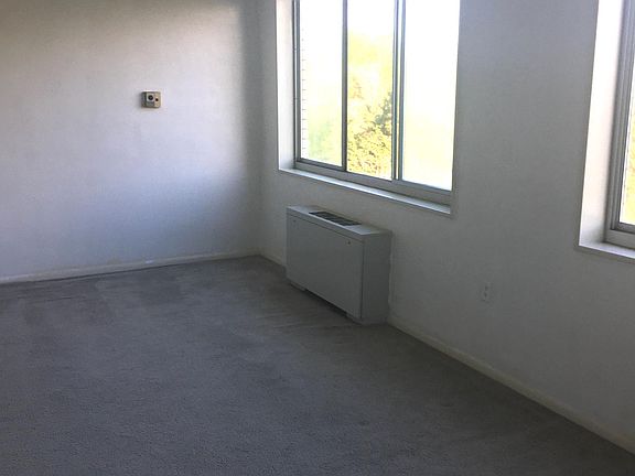 5th image of 10401 Grosvenor Pl