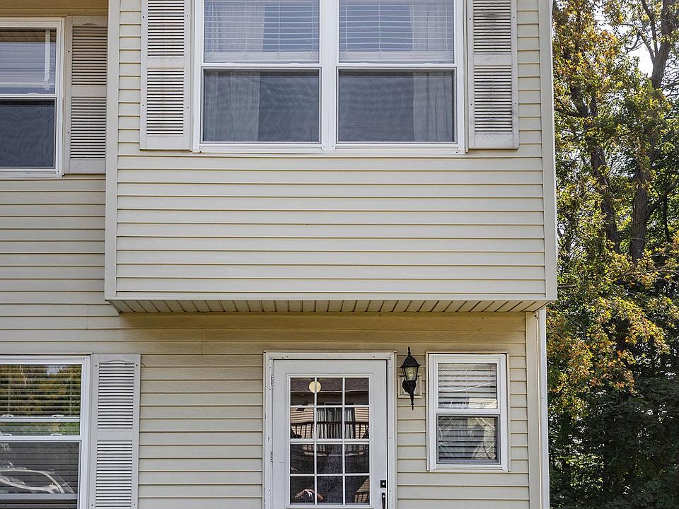 Exterior - end unit