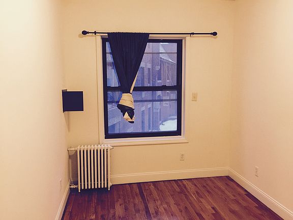3rd image of 264 Saint James Pl #3