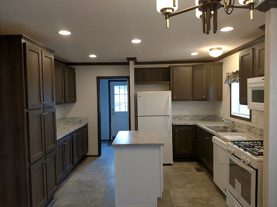 1st image of 380 Rosebay St