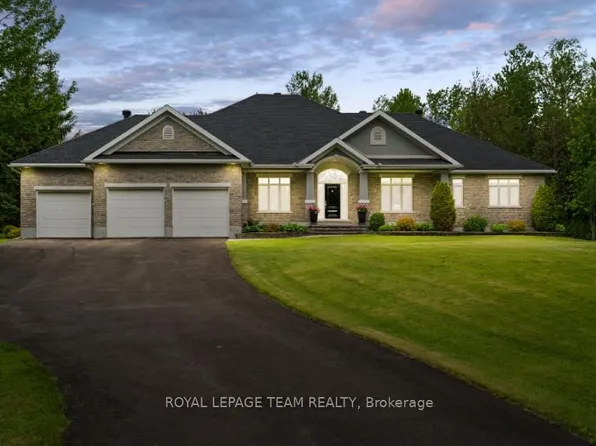 6152 Knights Dr, Ottawa, ON K4M 0A2