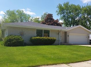 1937 Surrey Ln, Grafton, WI 53024