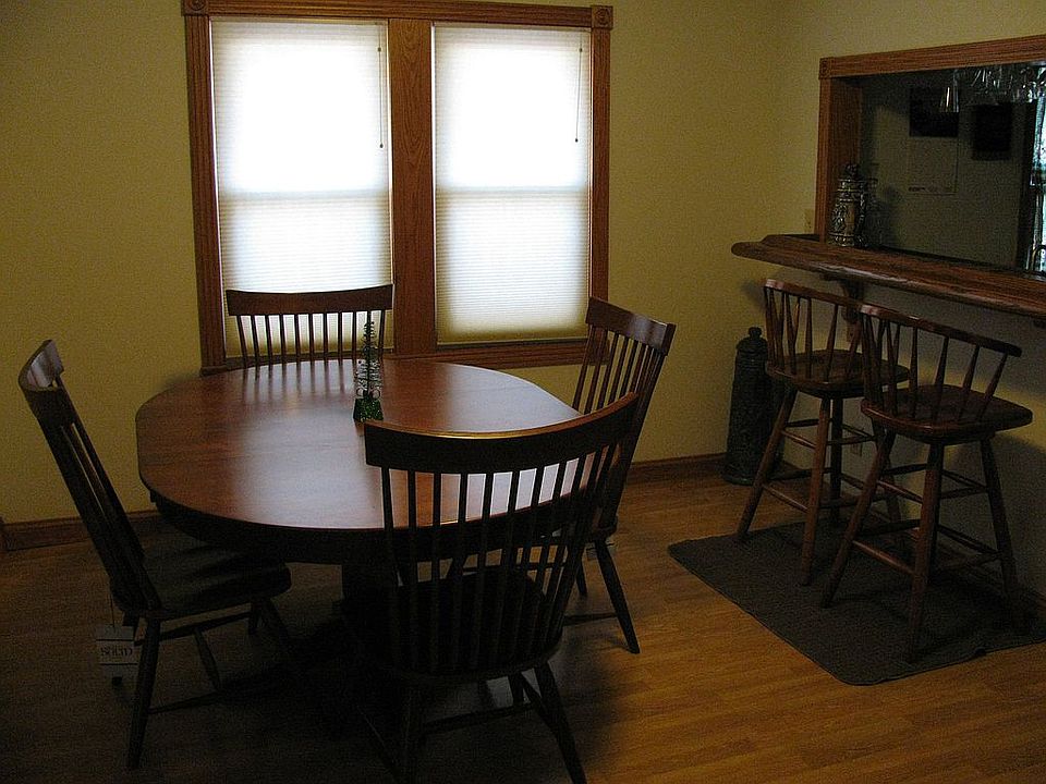 dining roomand bar