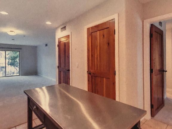 2nd image of 801 W Hawthorn St Unit 206
