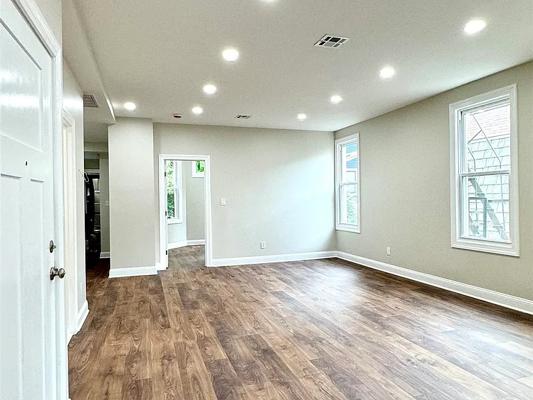 118 Parkview Ave #2 — Photo 7