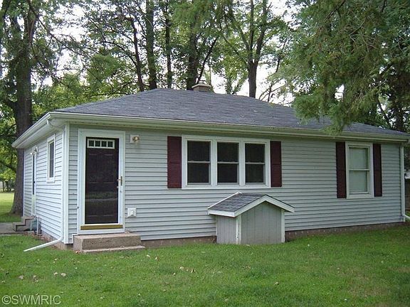 2nd image of 1674 Dewey Ave