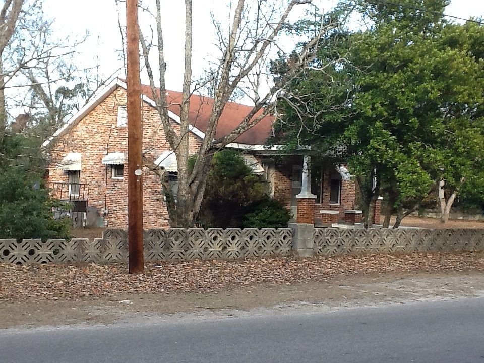 2nd image of 238 Columbia Ave NW
