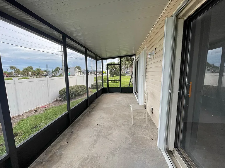 81 Emerald Ct — Photo 15