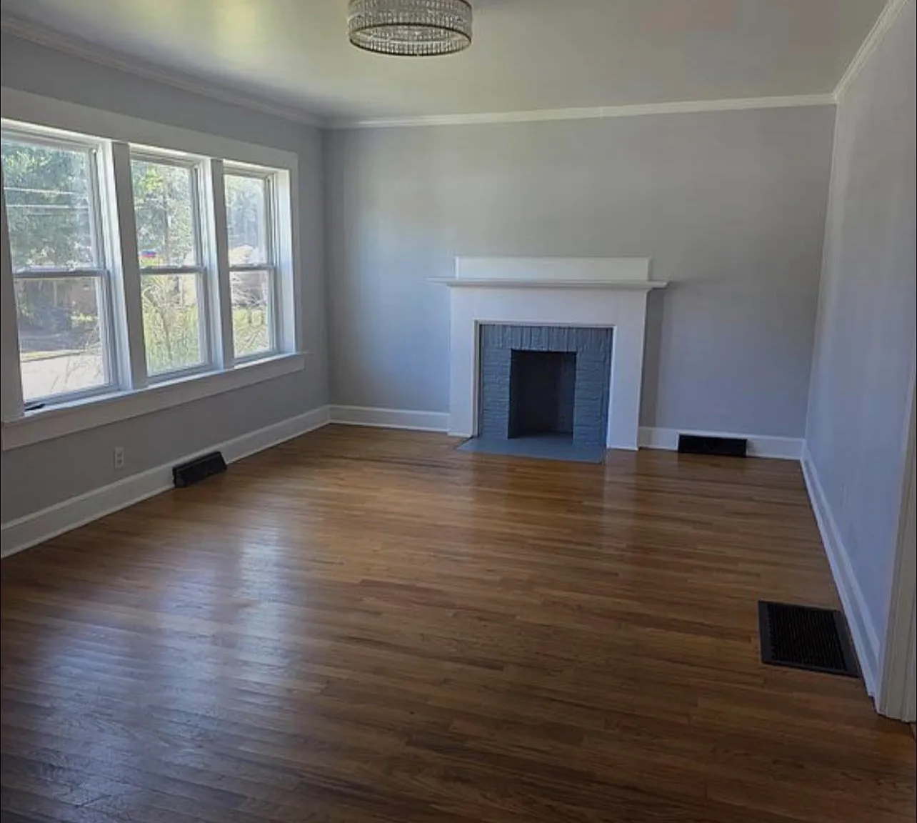 3 bed, 2000 sqft, $1,700 — Photo 2