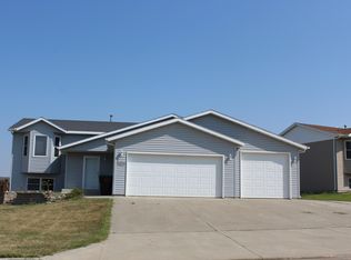 8 Humbert Dr, Bismarck, ND 58504