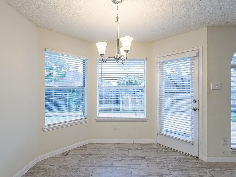 1408 Belaire Dr — Photo 15