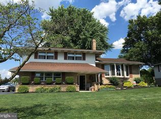 209 Whittier Ln, Lancaster, PA