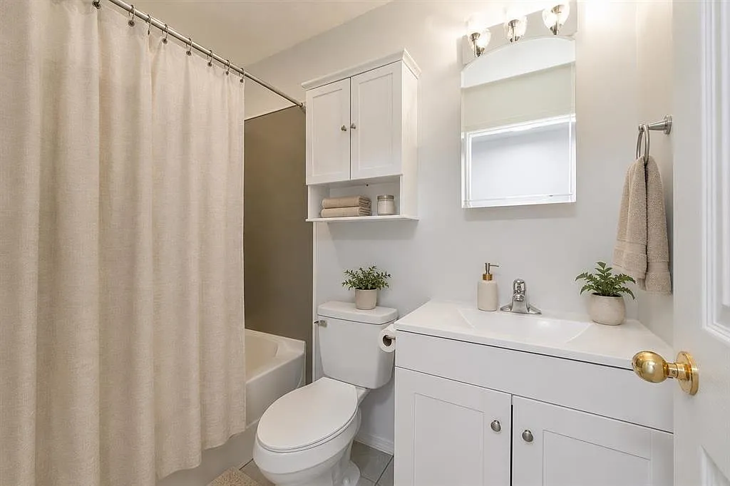 5 bed, 2456 sqft, $5,400 — Photo 3