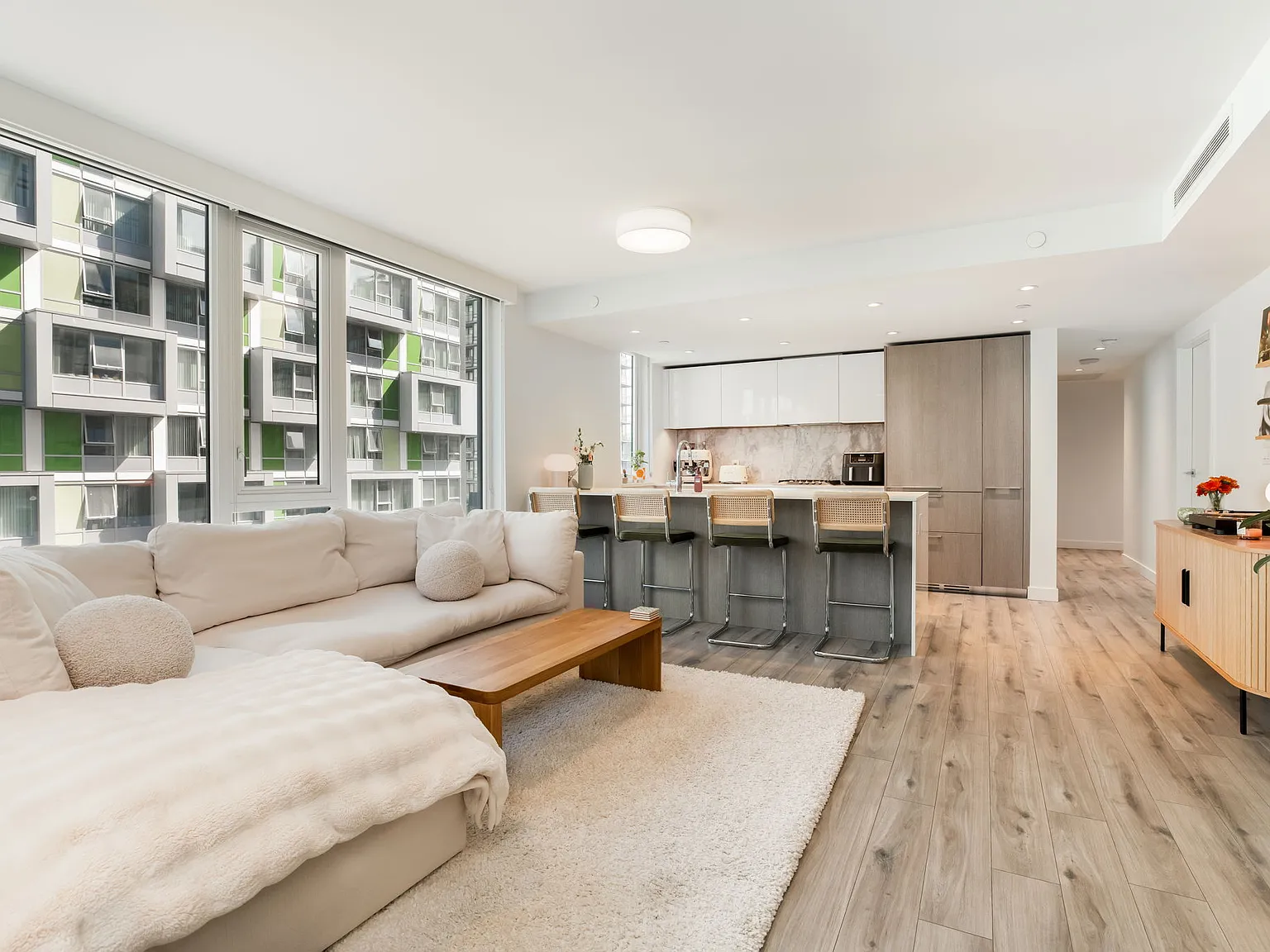 2 bed, 1000 sqft, $4,875 — Photo 3