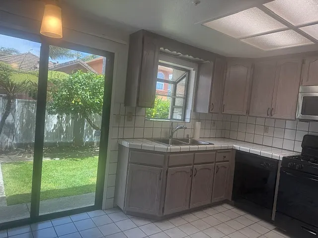 37232 Magnolia St #2 — Photo 4