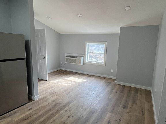 2nd image of 2820 SE Massachusetts Ave #2