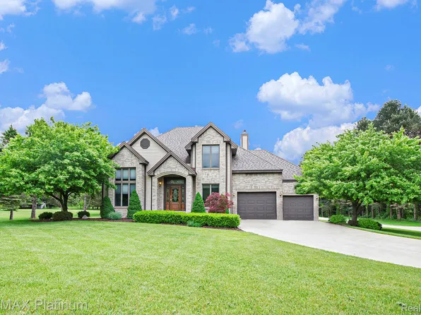2678 Ore Valley Dr, Hartland, MI 48353