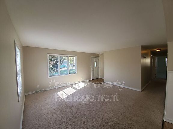 3rd image of 2701 Vassar St SE
