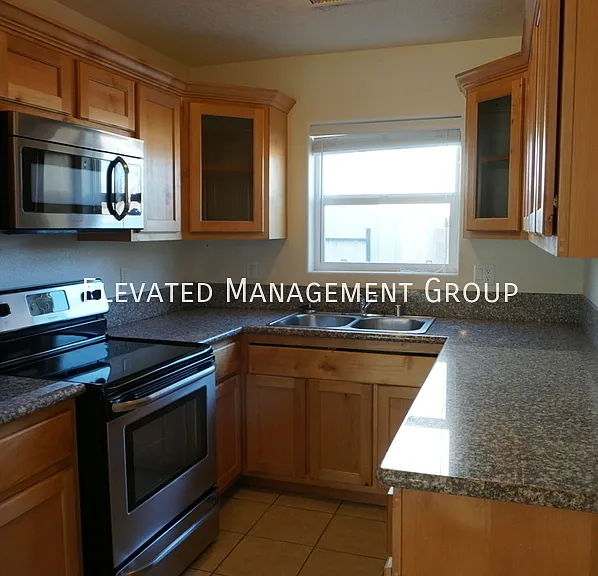 202 San Clemente Ave NW #6 — Photo 1