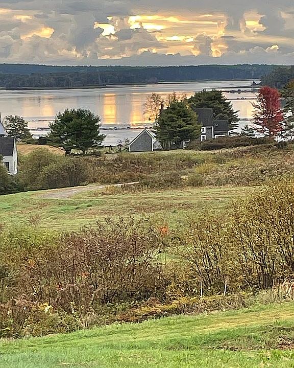 2nd image of 2 Broad Cove Rd