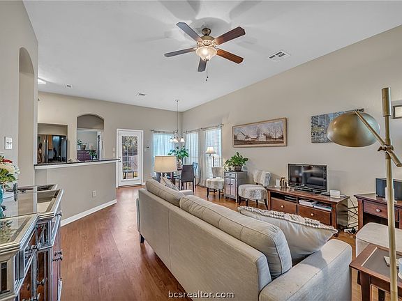 4th image of 2719 Silver Oak Dr