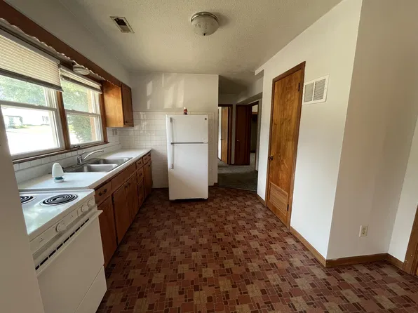 817 Broad St #C, Warrensburg, MO 64093