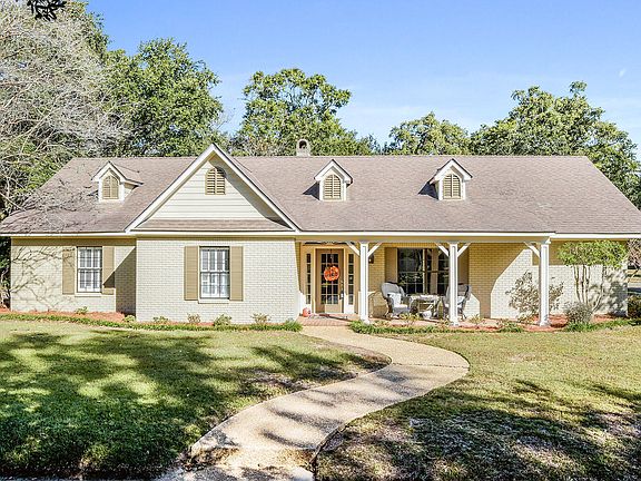 3rd image of 6 Bayou Oaks Ln