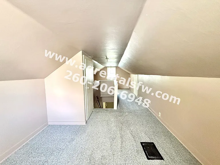4018 S Clinton St — Photo 15