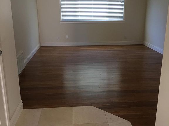 3rd image of 1323 Gay Ave