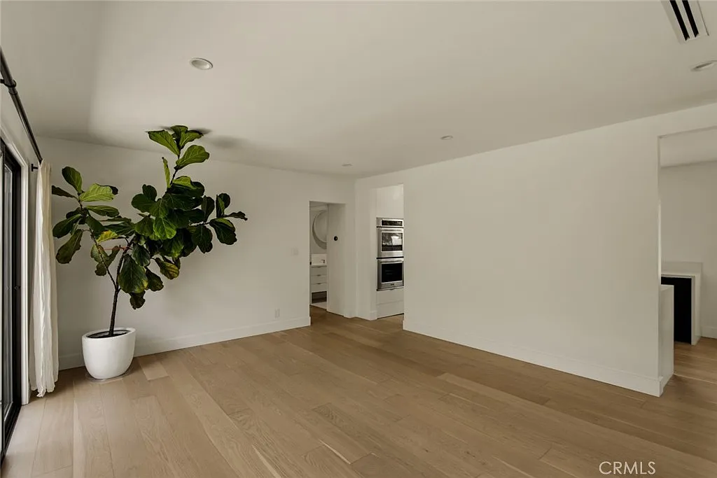 3 bed, 1170 sqft, $4,500 — Photo 4