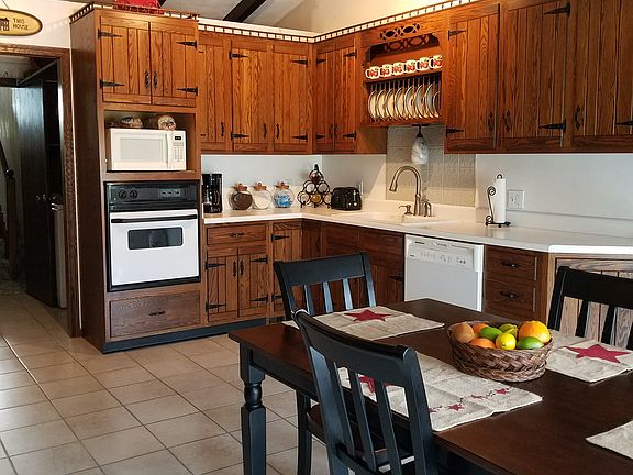 5th image of 300 Hillcrest Dr