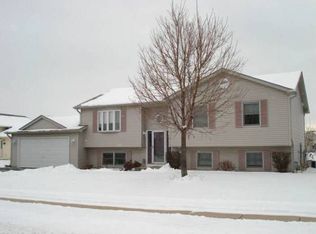 218 Newport Trl, McHenry, IL 60050