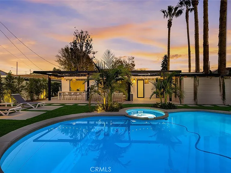 8161 Encino Ave — Photo 17