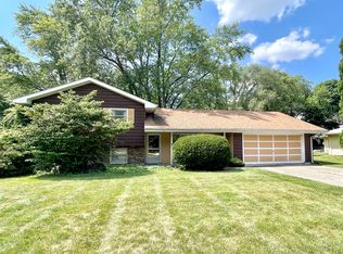 1900 Charles Ln, Aurora, IL 60505