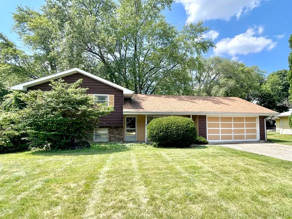 1900 Charles Ln, Aurora, IL 60505