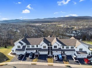 8 Primrose Ln, Hackettstown, NJ 07840