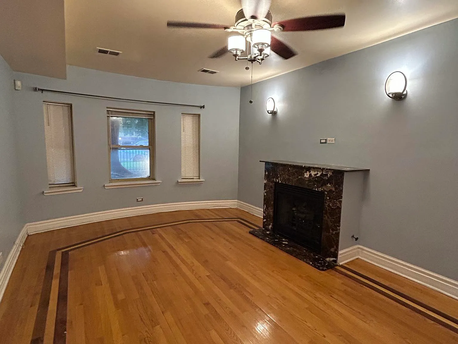 2 bed, 850 sqft, $1,700 — Photo 2