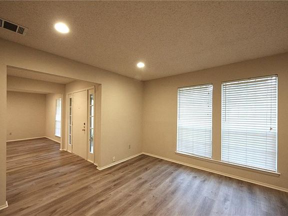 2nd image of 1310 Doonesbury Dr