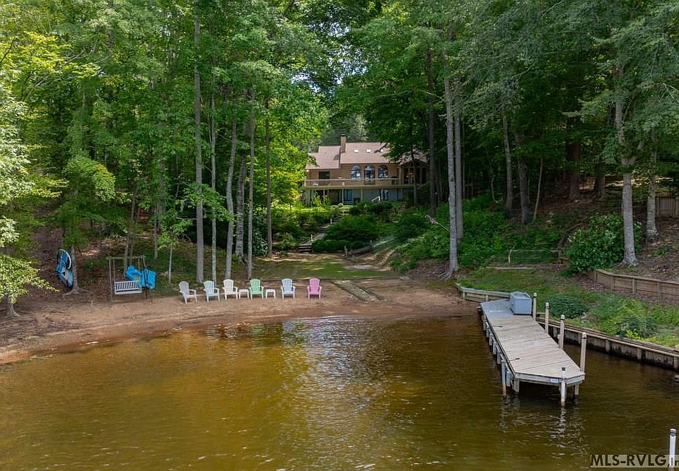 1st image of 320 River Forest Dr