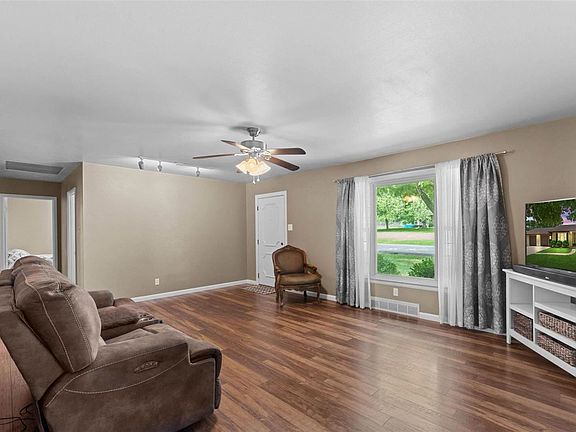 2nd image of 18 Stoll Ln
