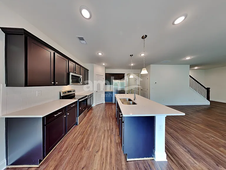 231 Pecan Dr — Photo 3