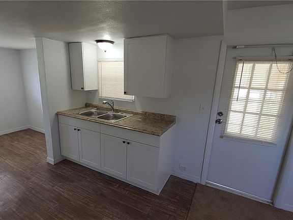 3rd image of 2250 Griffin Ln